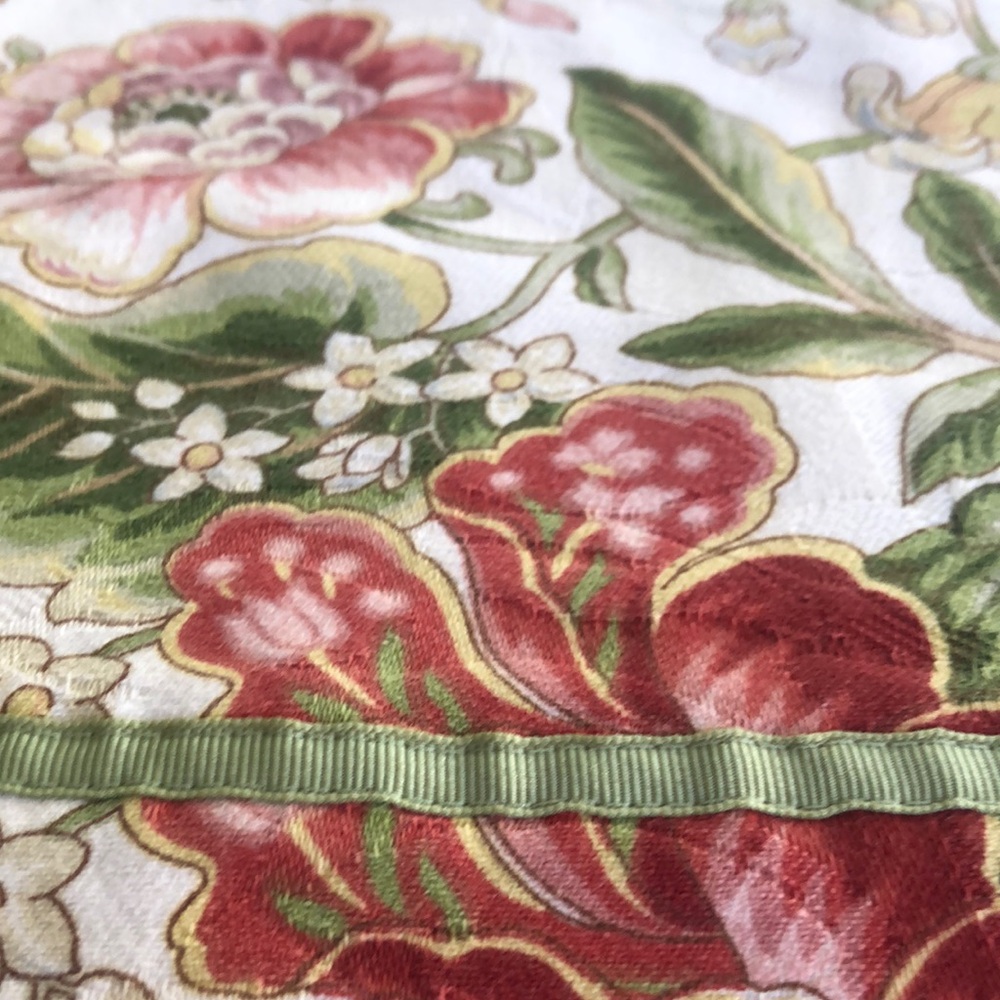 Floral Patterned Fabric - Picture 4 of 6